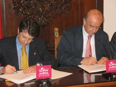 El Ayuntamiento firma un convenio con Caja Murcia para financiar restauracin del patrimonio y actos culturales